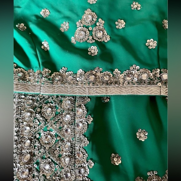 Saree with silver embroidery - Picture 4 of 5